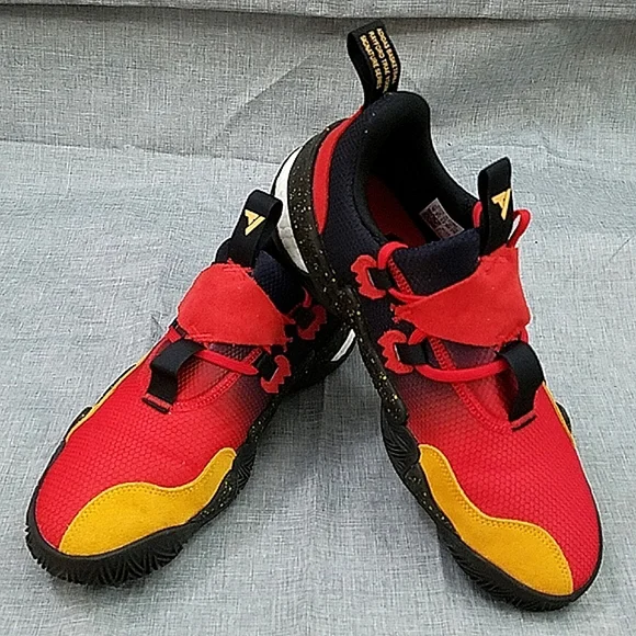 adidas | Shoes | Euc Adidas Trae Young Atlanta Hawks Men Basketball Red  Black Sneakers Sz | Poshmark